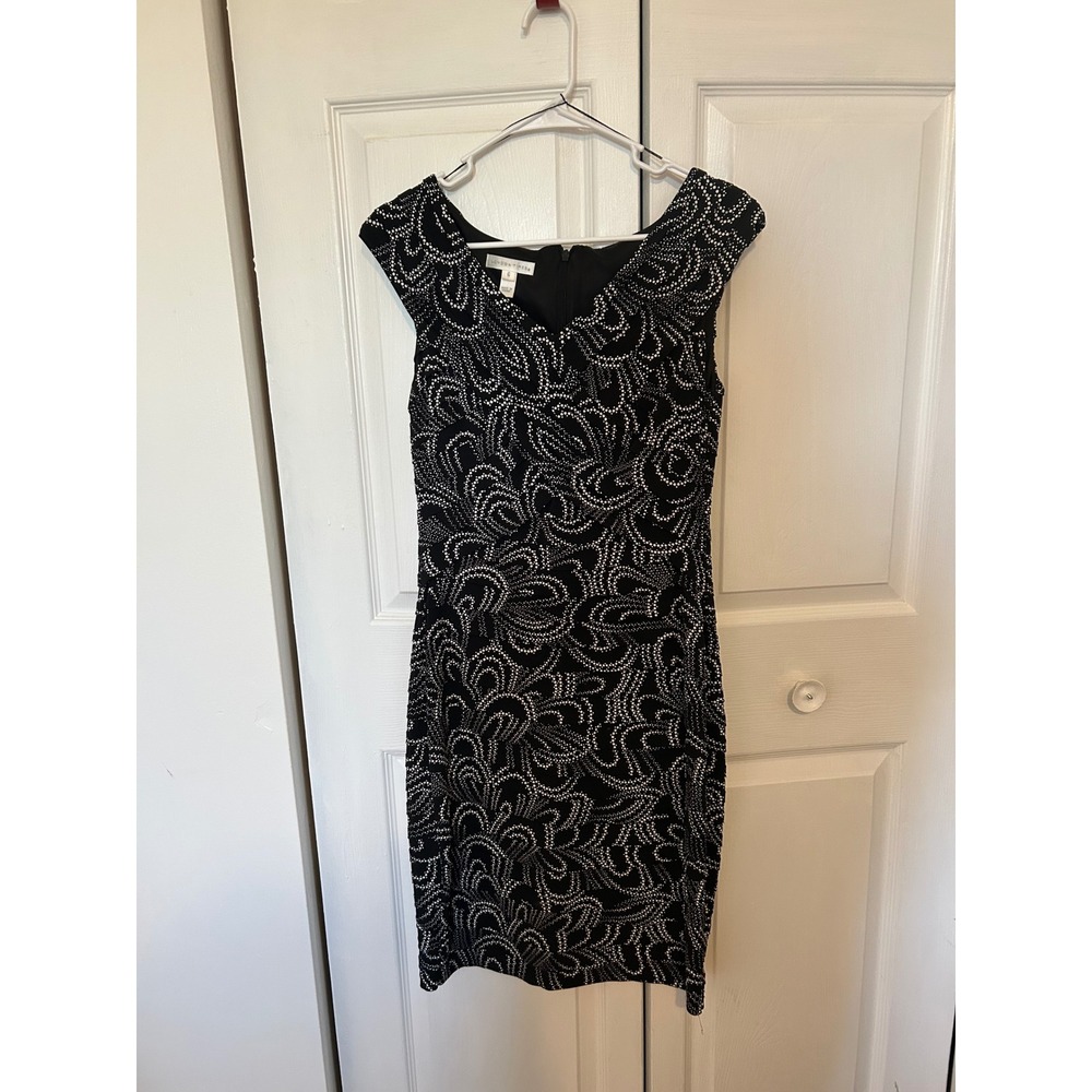 London Times Black White Dotted Swirl Tiered Sheath Dress Size 6 Cap Sleeve
